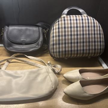 Ženske torbice i putni kovčežić