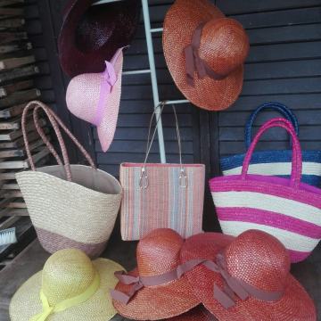 Ženske torbice i šeširi