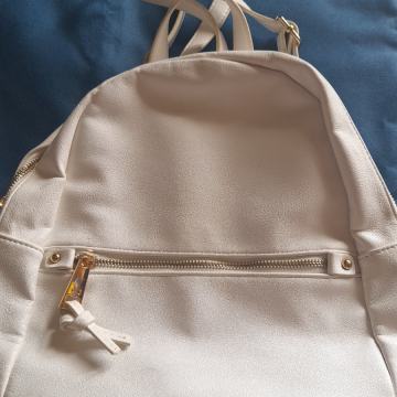 Ženske torbice ,ruksak Carpisa