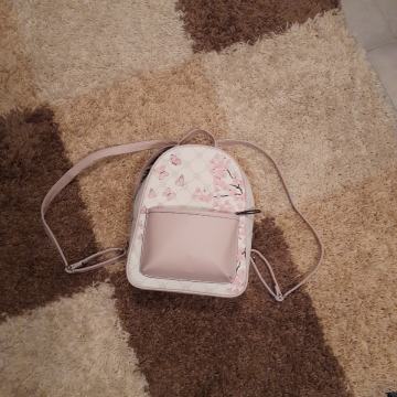 Ženski ruksak- novo