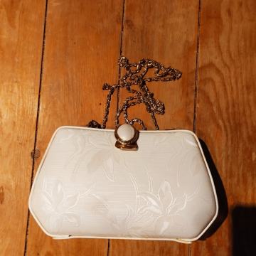 Ženstvena torbica iz 50-tih za svečane prilike