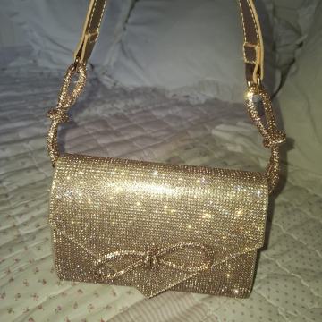 Zlatna torbica sa cirkonima