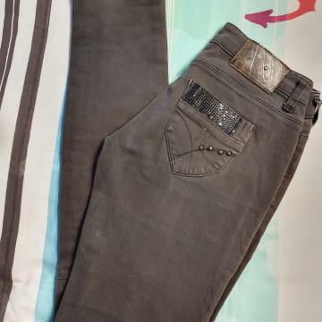 BERSHKA sive poderane traperice, vel 34