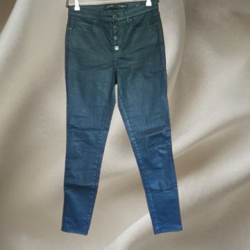 Guess Wet look traperice W28