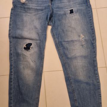 Prodajem ženske jeans hlače. Vel. 44