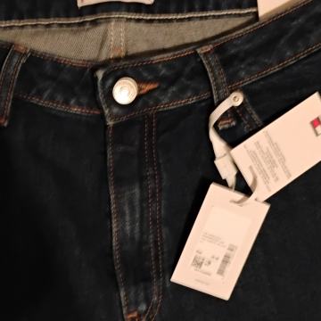 Traperice, tamnoplave Tommy Hilfigrer