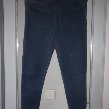 ŽENSKE TRAPER KAPRI TAJICE HLAČE 38 M