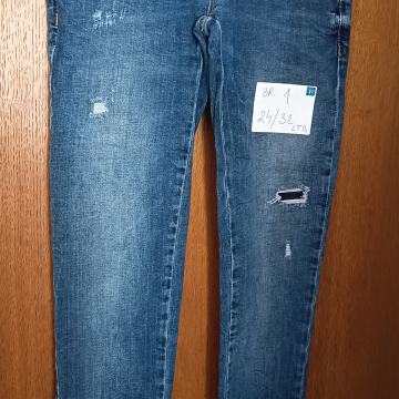 ženske traperice  24/32