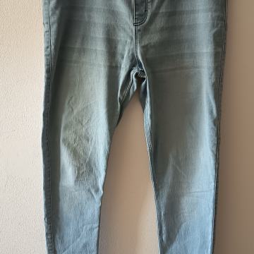 ženske traperice  44