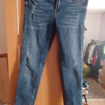 Zenske traperice. Broj 34 . ZARA