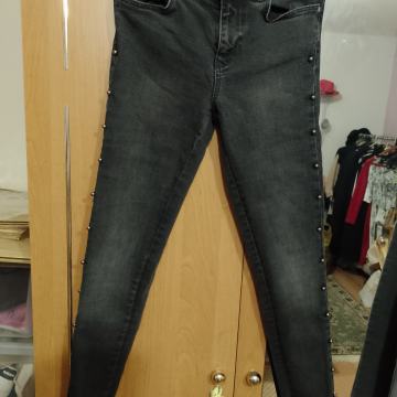 Zenske traperice. Broj 34 . ZARA