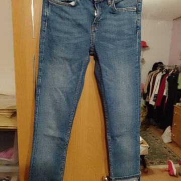 Zenske traperice. Broj 36 . ZARA