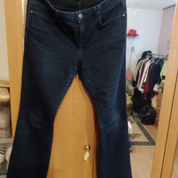 Zenske traperice. Broj 38