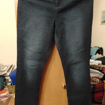 Zenske traperice. Broj 42/44