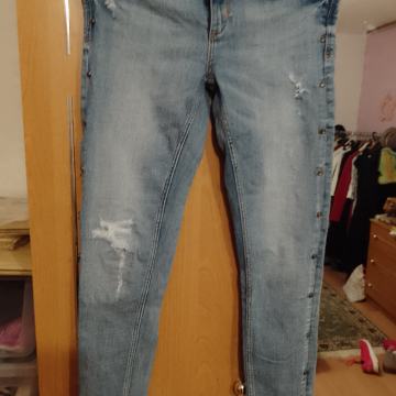 Zenske traperice. EUR 34 . ZARA