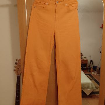 Zenske traperice. H&M EUR 34