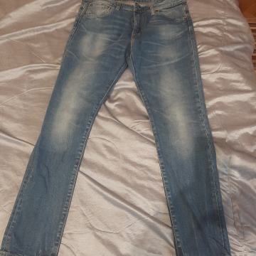 Ženske traperice Levis