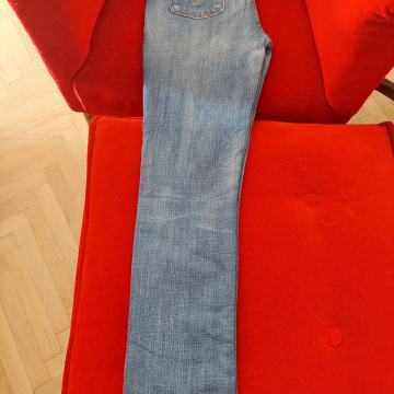 Ženske traperice ravne Levis