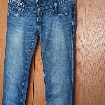 ženske traperice vel  26