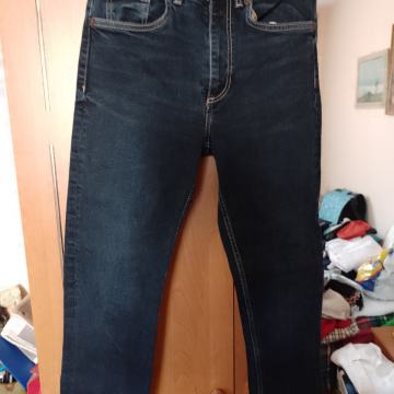 Zenske traperice. ZARA . EUR 38. Max 28