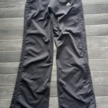 ADIDAS hlace nove, nenosene vel S zvono