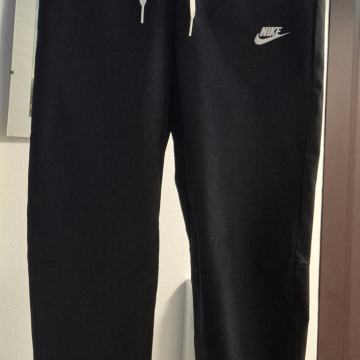 Crne Nike hlače - XS
