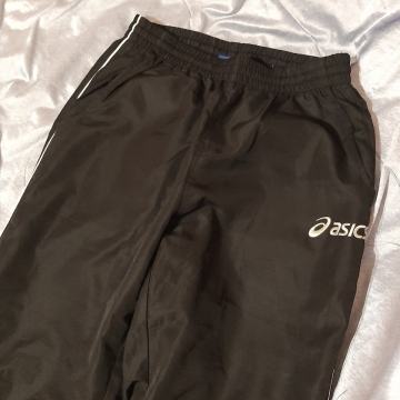 Novi donji dio trenirke Asics