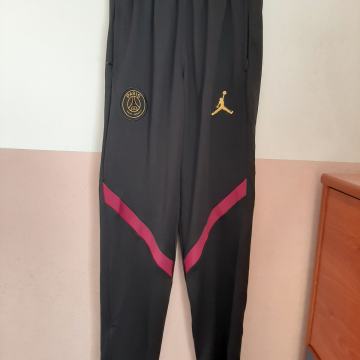 Novi donji dio trenirke Nike PSG