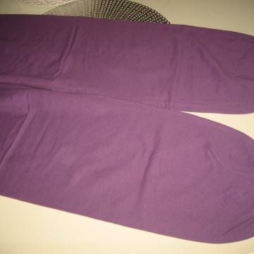 LJUBIČASTI DONJI DIO TRENIRKE VEL. 40/42 - NOVO