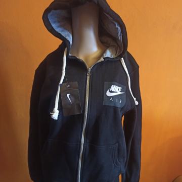 N I K E ( duksa sa kapuljacom )