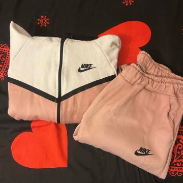 Nike tech fleece trenirka