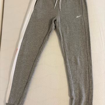 Reebok trenirka siva