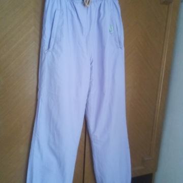 šuškavac donji dio trenirke . podstavljen