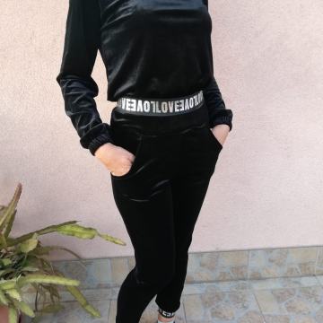 TRENIRKA PLIŠ MADE IN TURKEY KVALITETNA  RASTEZLJIVA POVOLJNO ZG