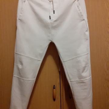 Zara hlače od trenirke XL