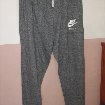 Ženski donji dio trenirke Nike