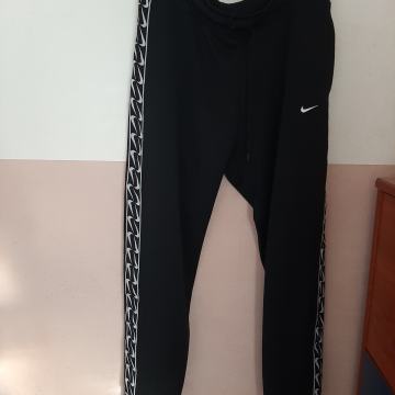 Ženski donji dio trenirke Nike