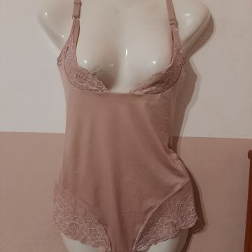 Novi ženski stezni body