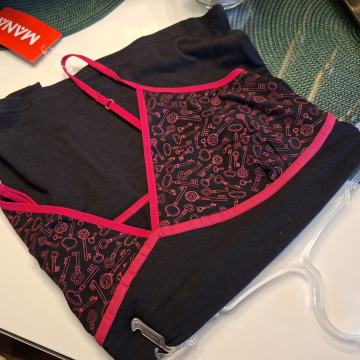 CRNO - ROZA PAMUČNI KOMPLET POTKOŠULJA I GAĆICE VEL. L/XL - NOVO