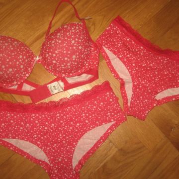 CRVENI KOMPLET GRUDNJAK 80 B I GAĆICE - NOVO