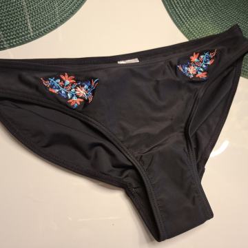 DONJI DIO KUPAĆEG KOSTIMA vel.L - NOVO