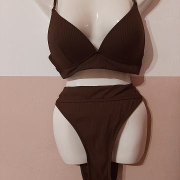 Novi dvodjelni kupaći kostim