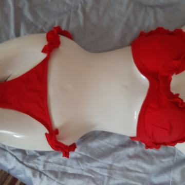 Novi dvodjelni kupaći kostim