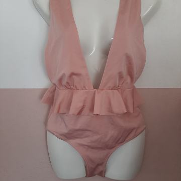 Novi jednodjelni kupaći kostim