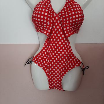 Novi jednodjelni kupaći kostim