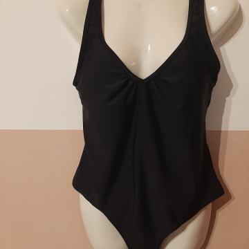 Novi jednodjelni kupaći kostim