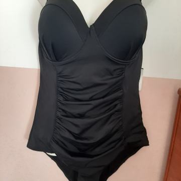 Novi jednodjelni kupaći kostim