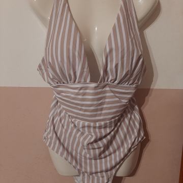 Novi jednodjelni kupaći kostim