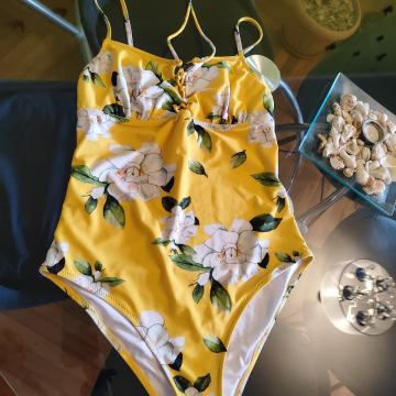 kupaći kostim S veličine prekrasan