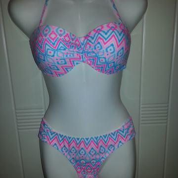 Novi ženski dvodijelni kupaći kostim